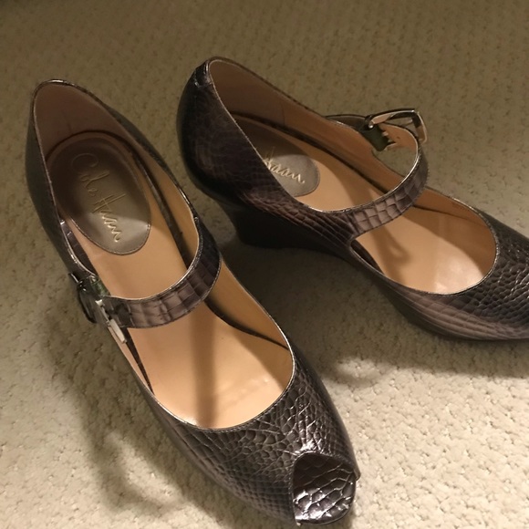 Dressy gold/bronze metallic wedges - Picture 2 of 3